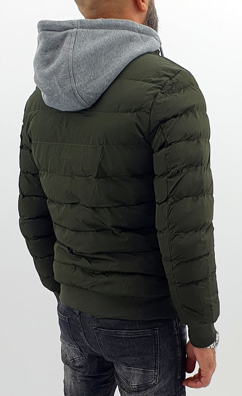 piumino uomo semi impermeabile verde con pettorina e cappuccio felpato fisso